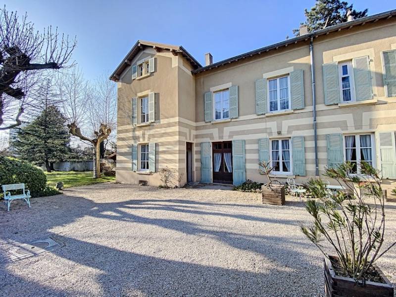 Transformation d'une maison bourgeoise en bureaux élégants à Lyon