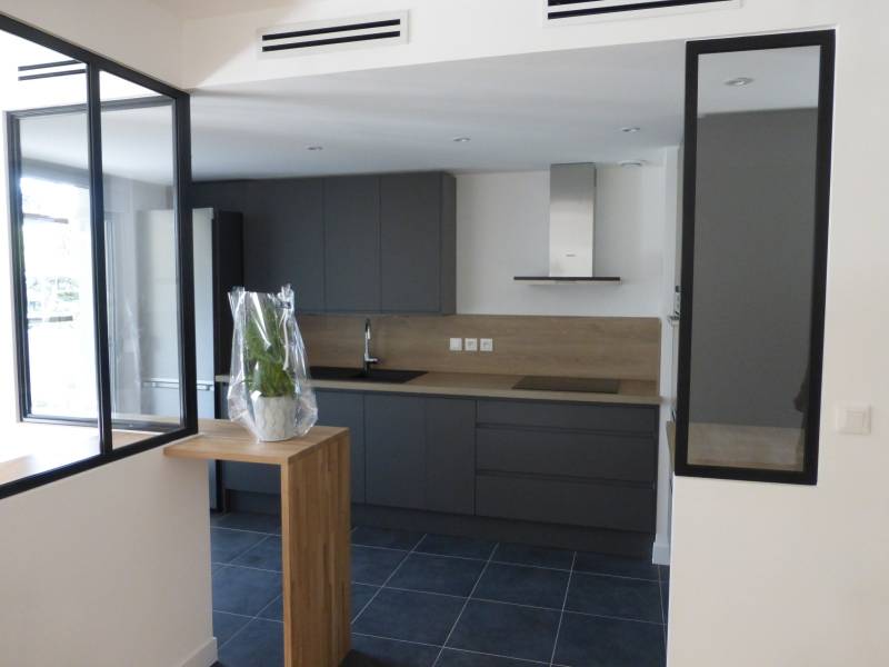 Pose de cuisine sur mesure avec carrelage de qualité à Craponne proche de Lyon