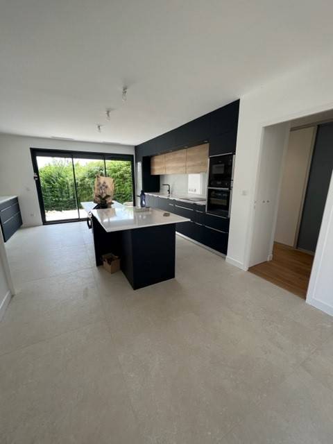 Création d'une cuisine moderne et tout équipée dans une maison à Saint Didier au Mont d'Or près de Lyon